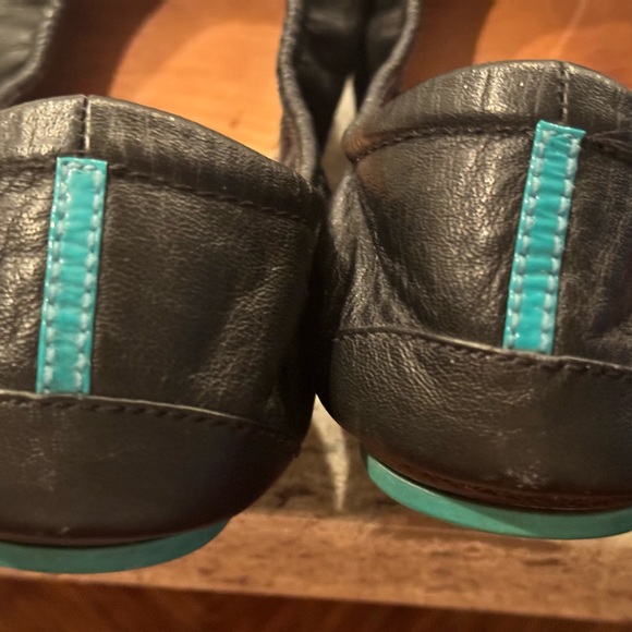 Size 8 black matte leather Tieks. Beautiful. Classic - Picture 4 of 6